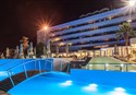 foto vecerne osvetlenie bazena hotel Olympian Bay Grand Resort, stredisko Leptokarya, Olympska riviera, Grecko