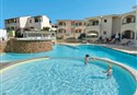 foto bazen hotela Mimose Beach Village v Badesi na talianskom ostrove Sardinia