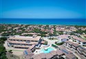 foto panorama hotela Mimoe Beach Village v Badesi na talianskom ostrove Sardinia