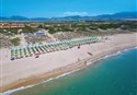 foto plaz hotela Mimose Beach Village v Badesi na talianskom ostrove Sardinia