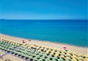 foto plaz hotela Mimose Beach Village v Badesi na talianskom ostrove Sardinia