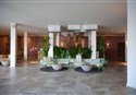 foto lobby hotela Mangia´s Sardinia Resort v Santa Teresa Gallura na talianskom ostrove Sardinia