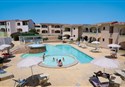 foto bazen hotela Mimose Beach Village v Badesi na talianskom ostrove Sardinia