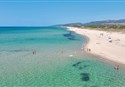 foto plaz hotela Mimose Beach Village v Badesi na talianskom ostrove Sardinia