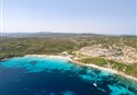 foto letecky zaber hotela Mangia´s Sardinia Resort v Santa Teresa Gallura na talianskom ostrove Sardinia